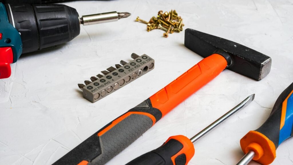 Taladro percutor perforando pared