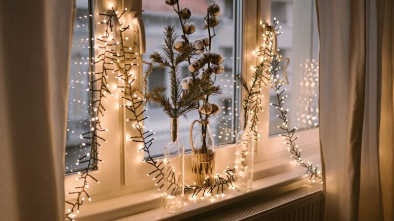 Cómo colgar luces de Navidad sin taladrar