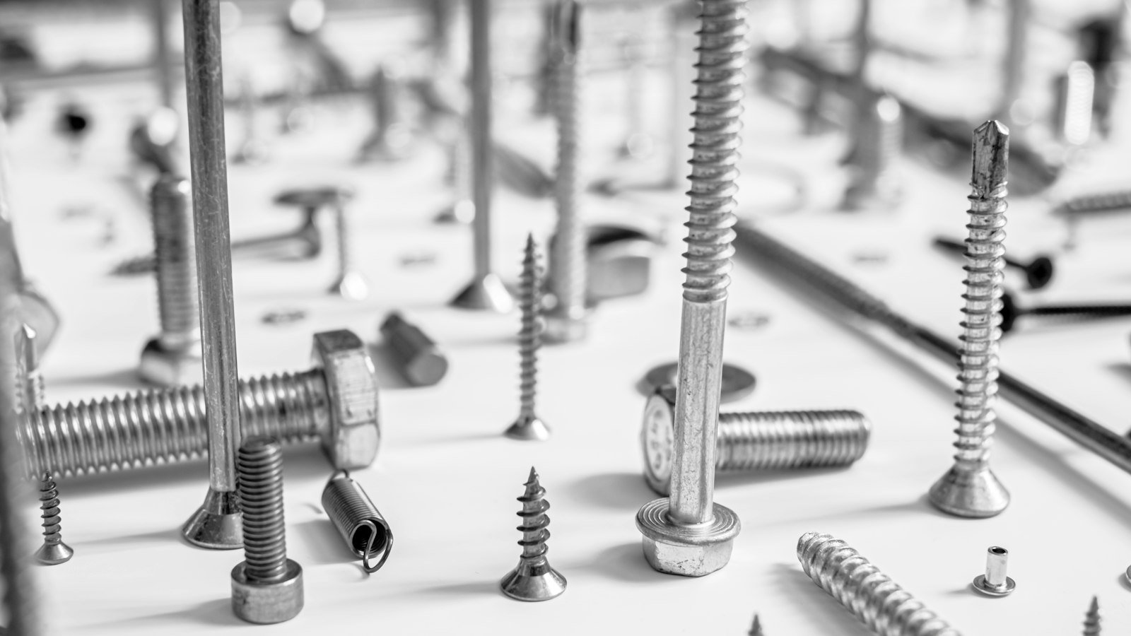 Tornillos y anclajes de distintos tipos