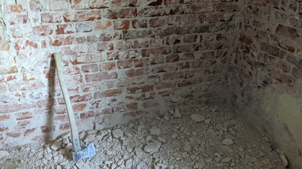Habitación antigua con paredes de ladrillo
